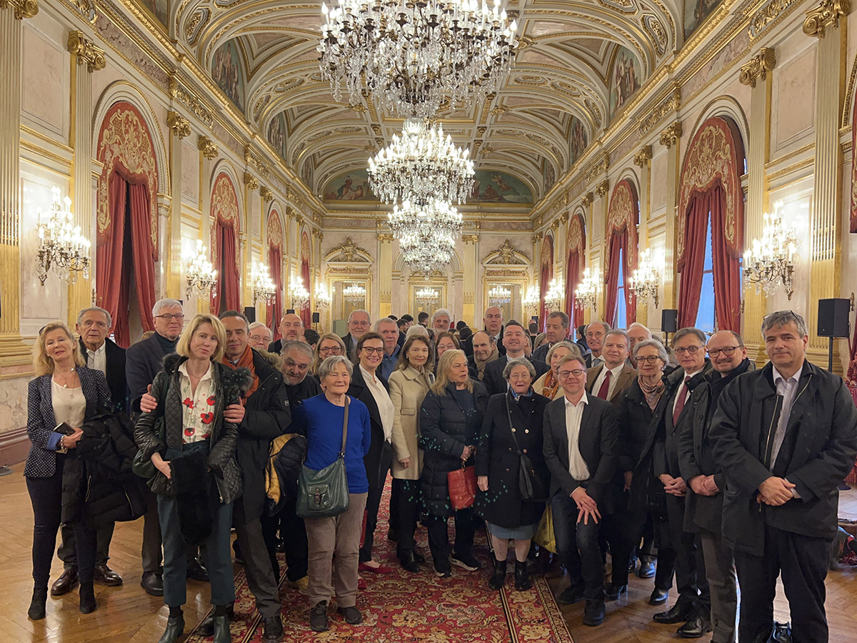 Les Cercle Economique Lorrain, associé aux Lorrains de Paris, a été reçu au mois de janvier successivement dans les deux chambres : le 16 au Sénat pour la traditionnelle Galette des Lorrains à l’invitation du sénateur Franck Menonville et en compagnie de ses collègues Jean Hingray, Catherine Belrhiti, Khalifé Khalifé, le 30 à l’Assemblée Nationale pour une visite guidée par le député Emmanuel Lacresse.